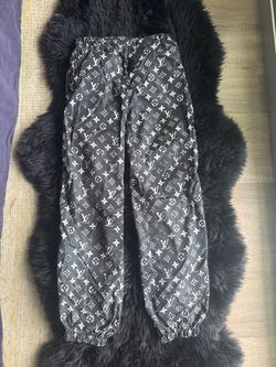 Louis Vitton wins breaker pants