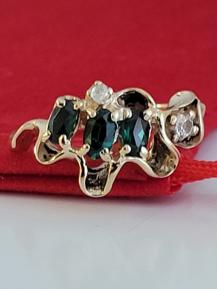 ❤️ 14k Size 6.75 Vintage Solid Yellow Gold Emerald and Cubic Zirconias Ring!/ Anillo de Oro con Esmeraldas y Cz!👌🎁Post Tags: Anillo de Oro