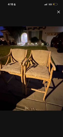 Pair of chairs perfect to DIY project and make them beautiful again
