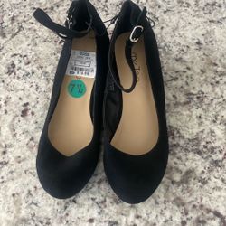 Brand New Me Too 7 1/2 Shoes 