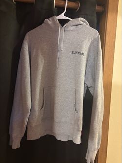 Supreme Men’s Gray Pullover Fleece Hoodie Size S Logo Graphic Pockets