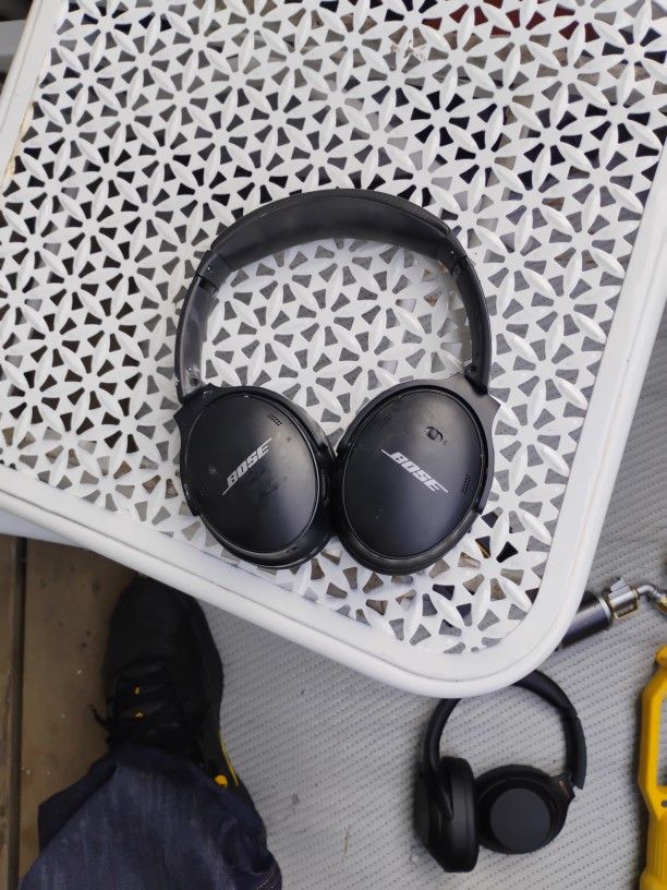 Bose SE Noise Canceling Headphones