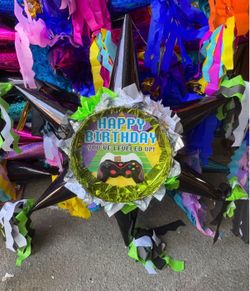 Level up gaming 3D star pinata