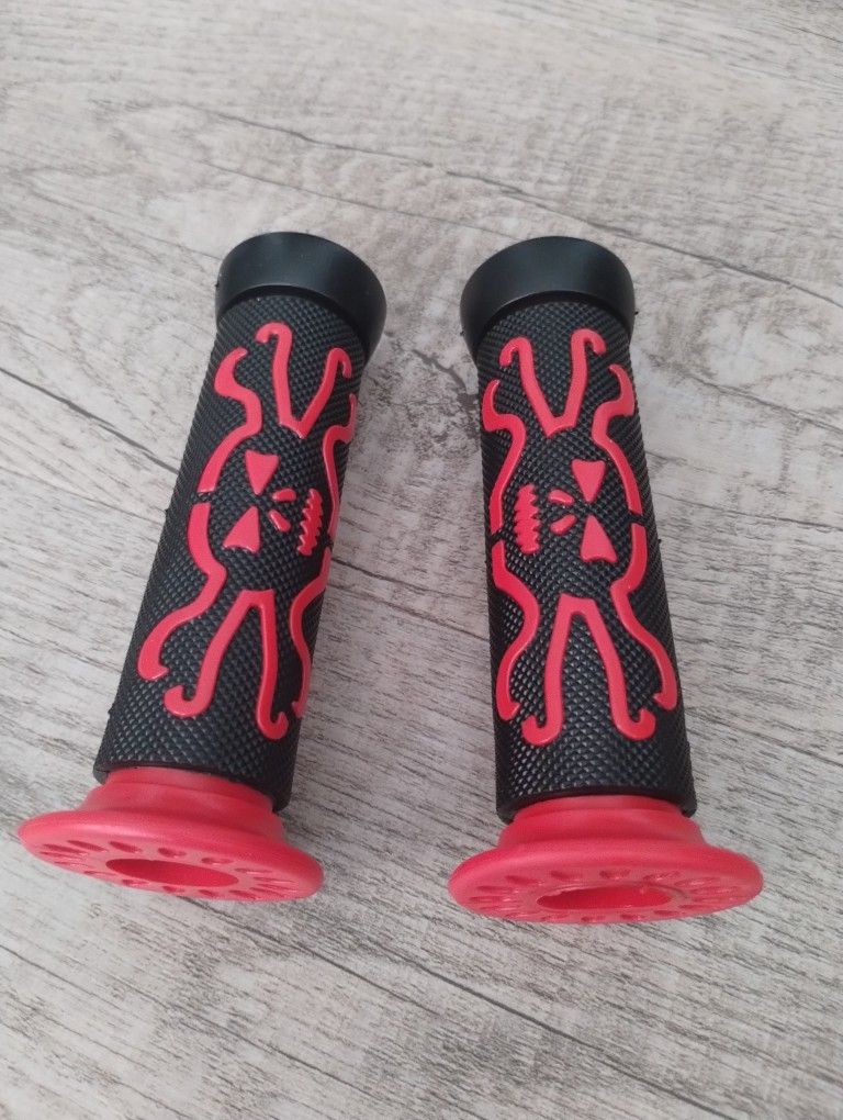 Skull Grips Red Quad ATV, 7/8 Inches