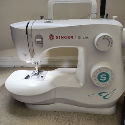 Singer Sewing Machine 