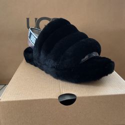 WOMEN SIZE 6 UGG SLIDES