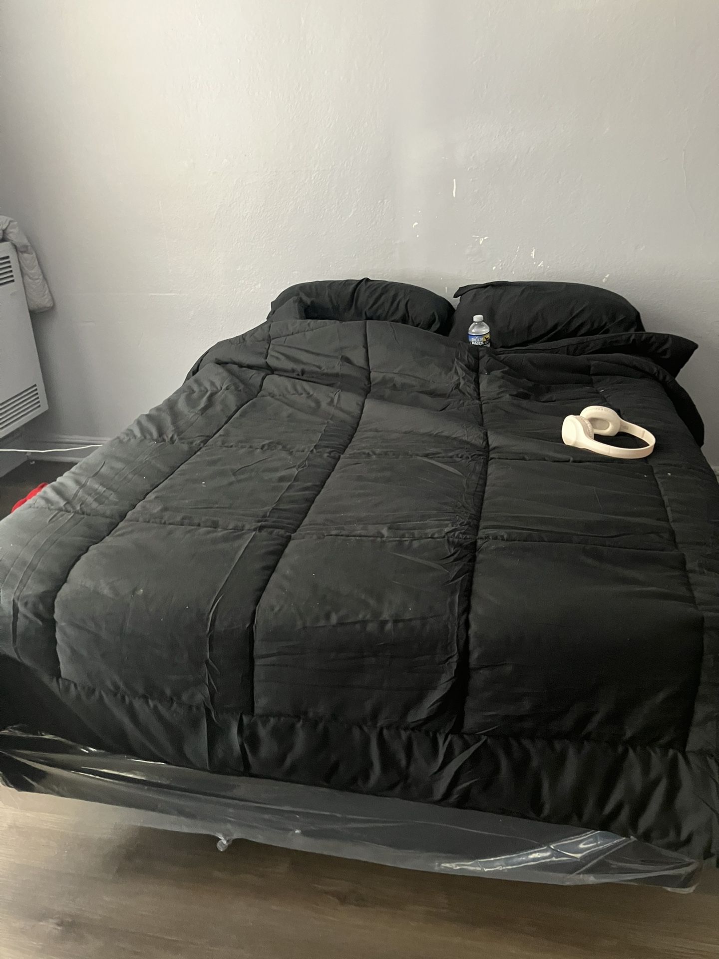 Full Size Bed /Bedframe
