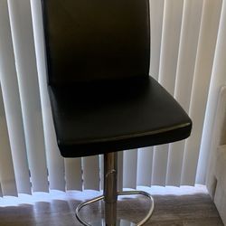 Swivel Bar Stools (4 avail - Price is for one, but there is a discount if all 4 are bought)