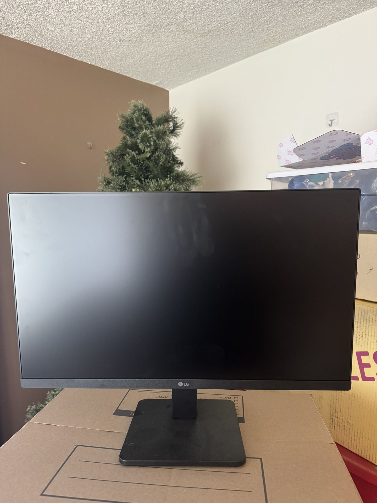 LG LED LCD MONITOR 24”