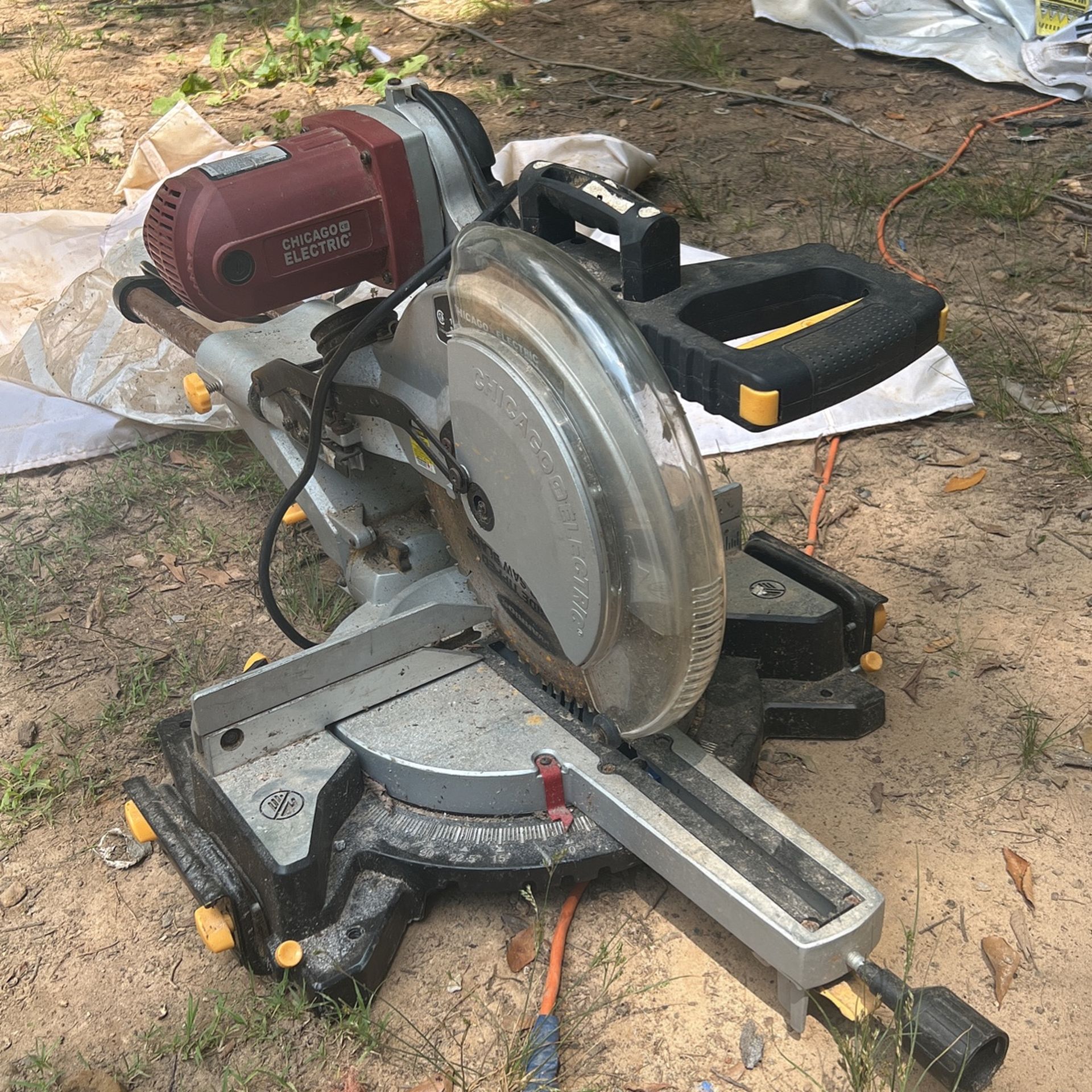 Black and decker 8 1/4 compound miter saw, works well - centerville or  englewood for Sale in Centerville, OH - OfferUp