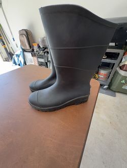 Men’s 10 Women’s 12