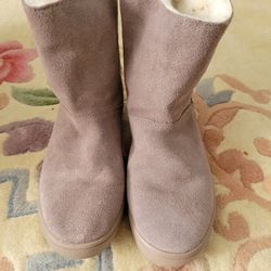Brand New Size 1 Koolaburra UGG boots