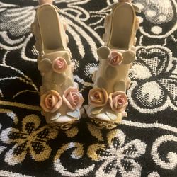 Made In Japan. Porcelain Shoes. Gilt Heels Red Roses. lo