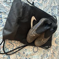 Men Elite Nike Phantom Cleats/ Soccer Bag