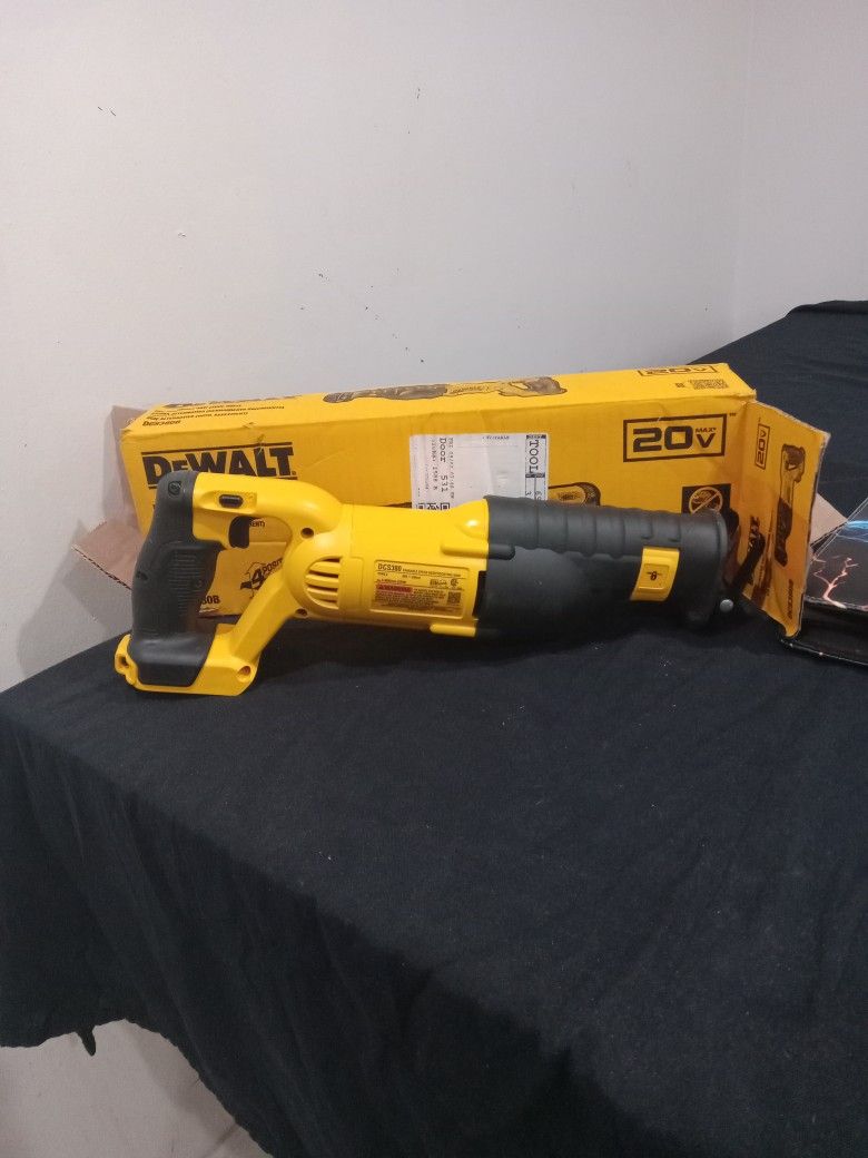 Saw Dewalt