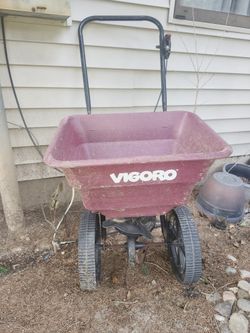 VIGORO Fertilizer & Grass Seeder