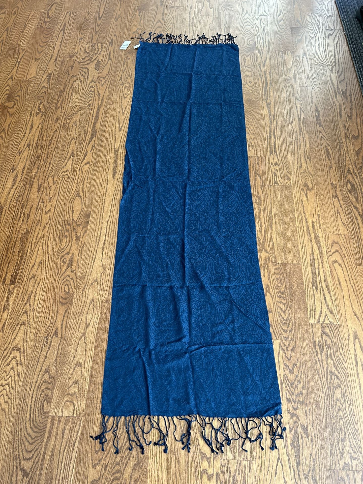 Old Navy Women’s Navy Blue Scarf/Shawl/Neck wrap with fringe new with tags