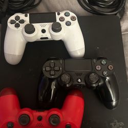 Ps4 Slim w/ 3 controllers