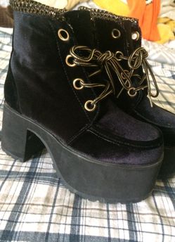 T.u.k black velvet women’s u.s. size 5