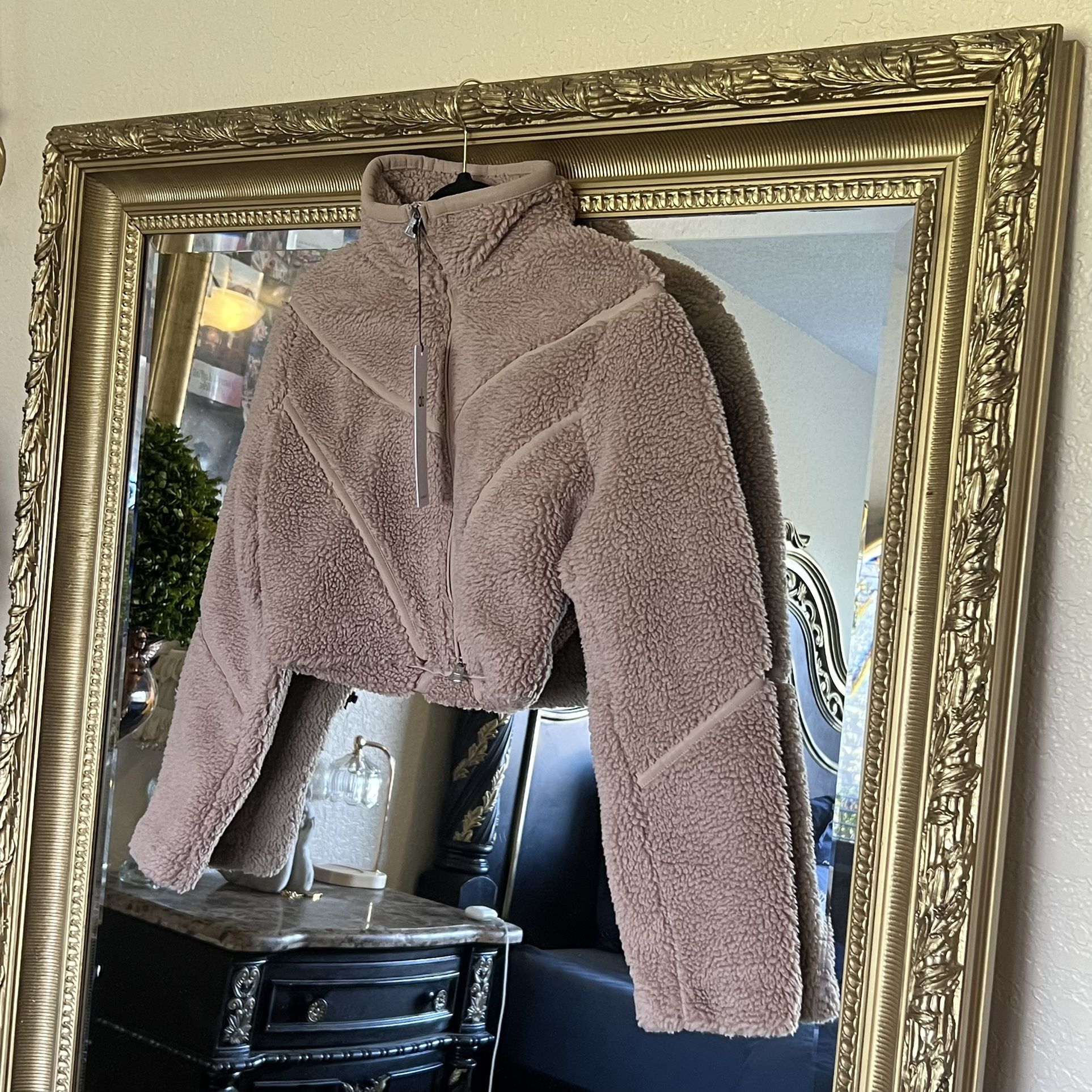 ALO Yoga Sherpa Cropped Slope Side Jacket Chai Latte / XS