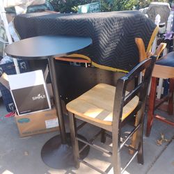 Pub table n chair$35 cash only firm price local pickup fcfs