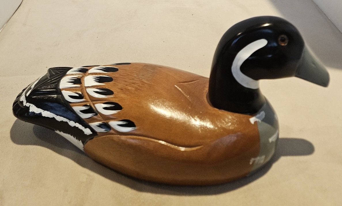 Vintage Wooden Carved Canada Goose Decoy Unbranded 13”x 5” Good Condition