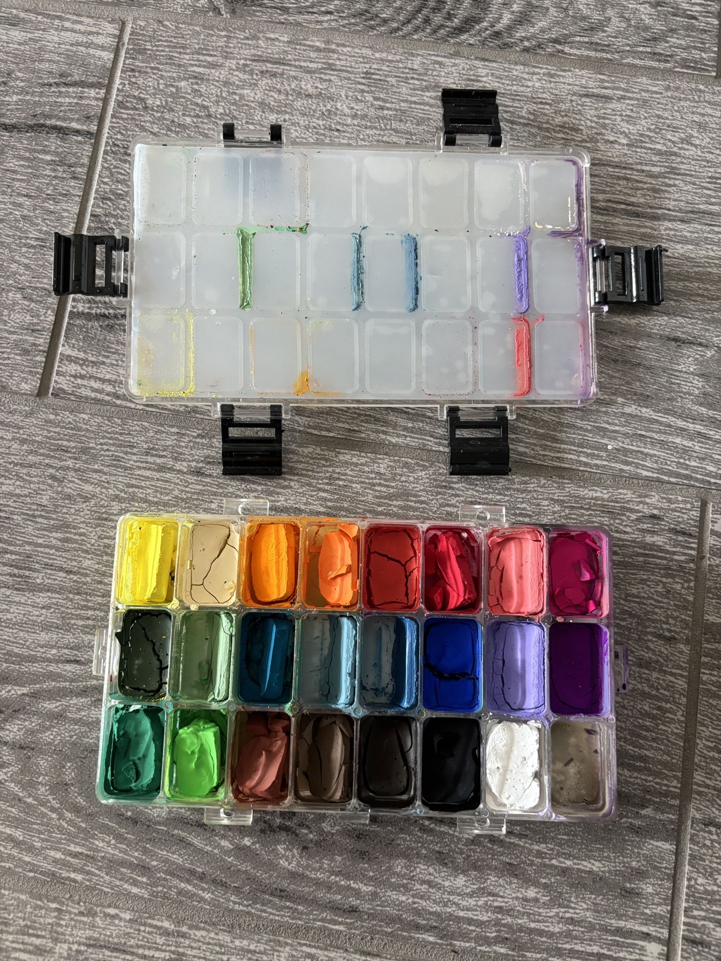 Gouache In Stay-Wet Palette