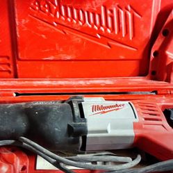 Milwaukee Electric Saw Saw