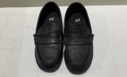 H&M boys size 10.5 black slip on loafer dress shoes