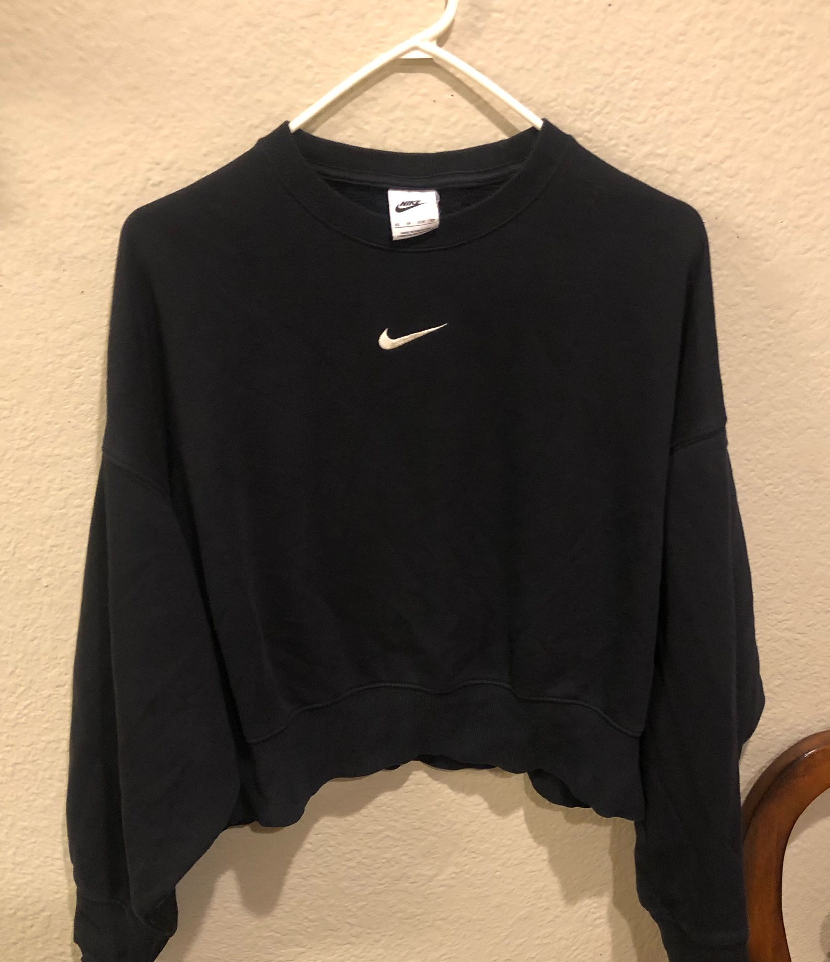 Nike Women’s Sweater Small