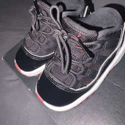 Jordan 11 Low Top Black / Red Toddler Size 5C