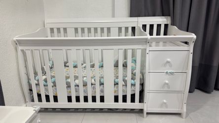 White Baby Crib with Attached Changing Table and mattress