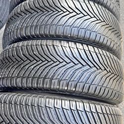225 60 18 vendo un set de llantas usadas en excelente condición marca Michelin