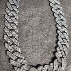 Men's Cuban Link iced Out Necklace