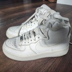 NikeAIR AF1 Tennis Shoe Sz. 4 YOUTH In Like New Condition. 