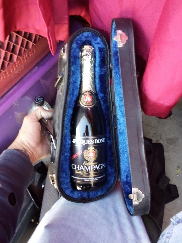 Jaques Bonet Champagne In Musical Case