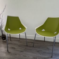 Chair Viva by Actiu / Set of Two $120/ Polypropylene Shell