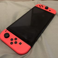 Nintendo Switch OLED Bundle – 3 Games, Case, All Accessories – Like New!