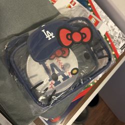 🆕 2025 Hello Kitty × LA Dodgers Sling Bag – Sealed 🎀⚾
