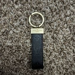 Louis Button Dragonne Monochrome Keychain 