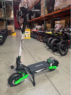 Electric scooter with large tires