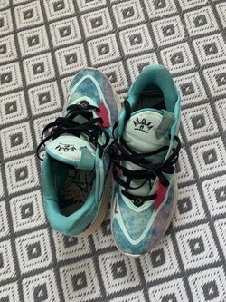 Kyrie 5 Low Multicolor Size 10.5