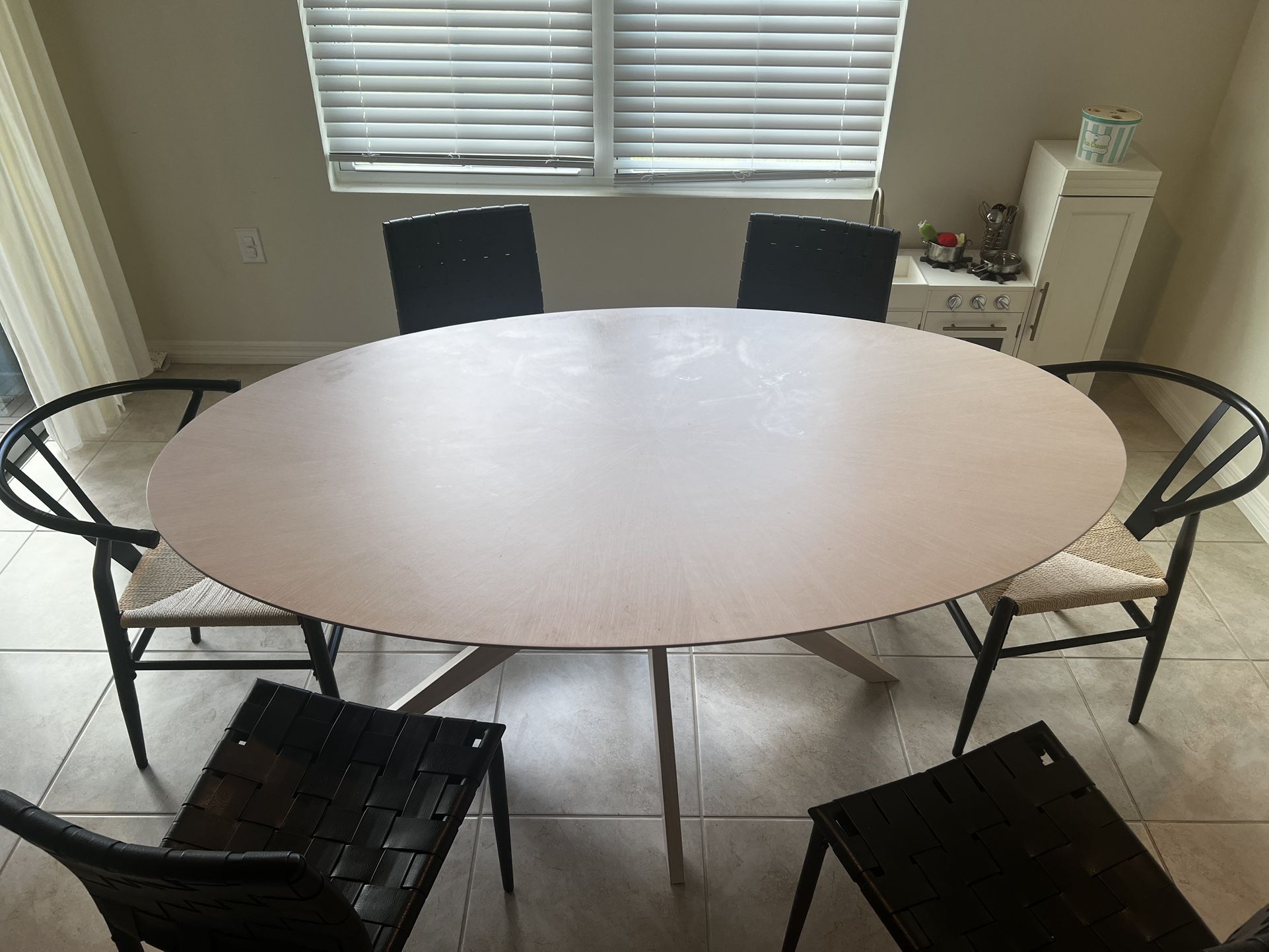 Dining Table & Chairs 