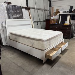 Queen bed with drawers $330