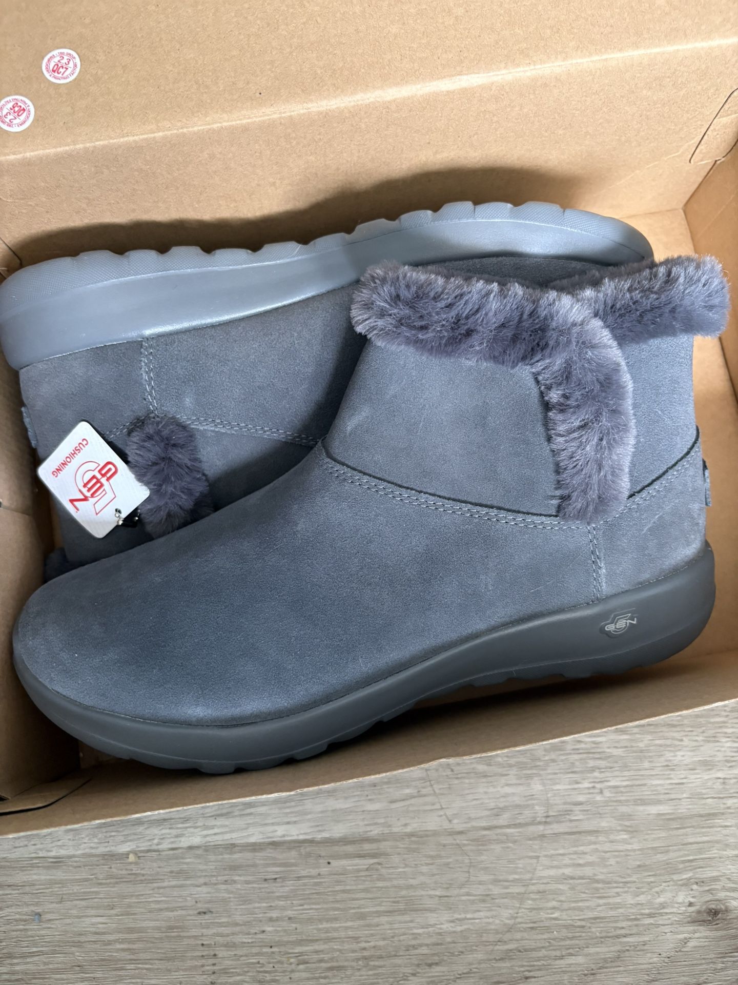 Women’s Gray Skechers On-The-Go Joy Boots – Size 9.5 (Wide Fit)