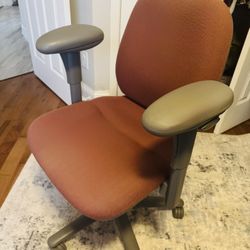 OFFICE CHAIR - ADJUSTABLE