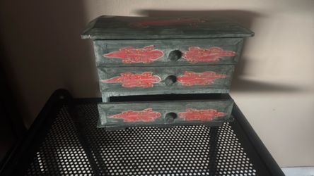 Lizard box with 3 drawers