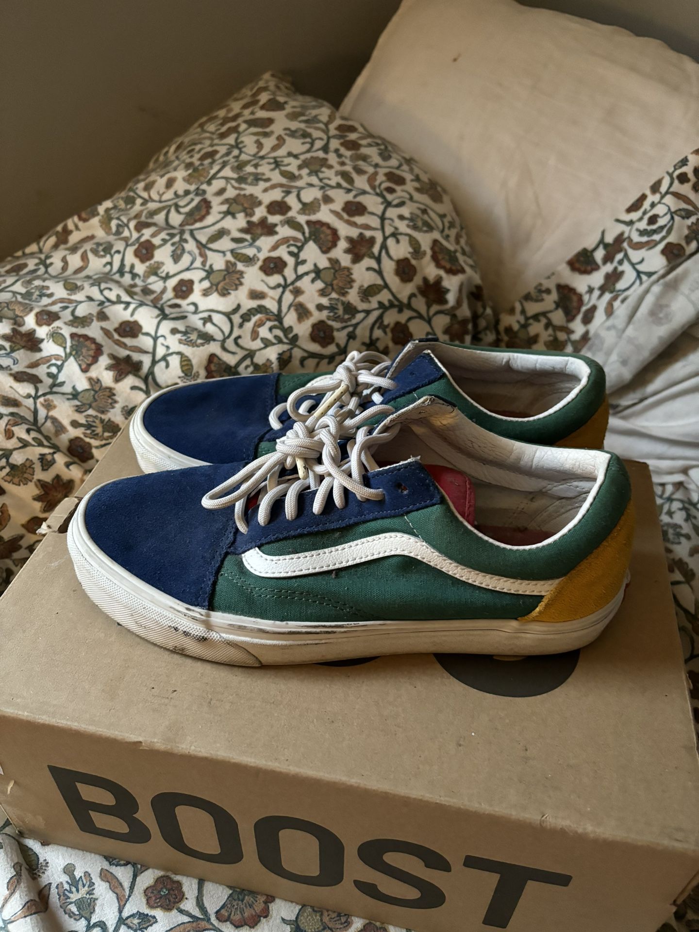 Yacht Club Vans 