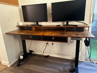 Adjustable height steel standing desk