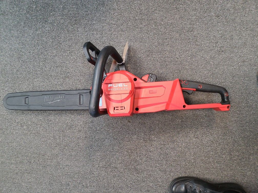 Milwaukee 16" Chainsaw